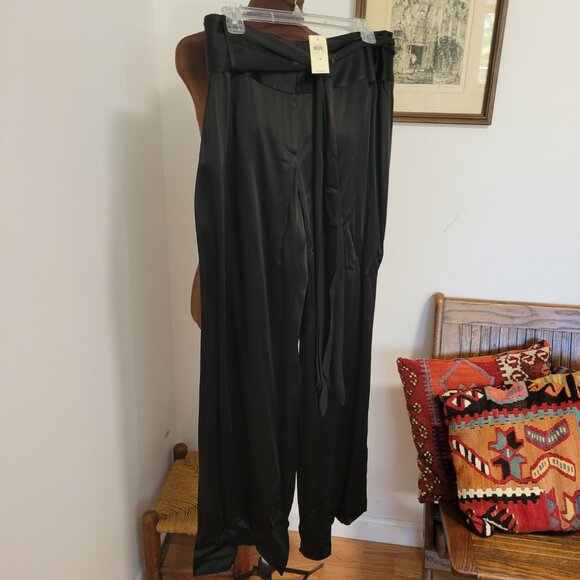 NWT Black Satin Palazzo/Wide Leg Dressy Pants Size 14 Ann Taylor - Picture 2 of 6